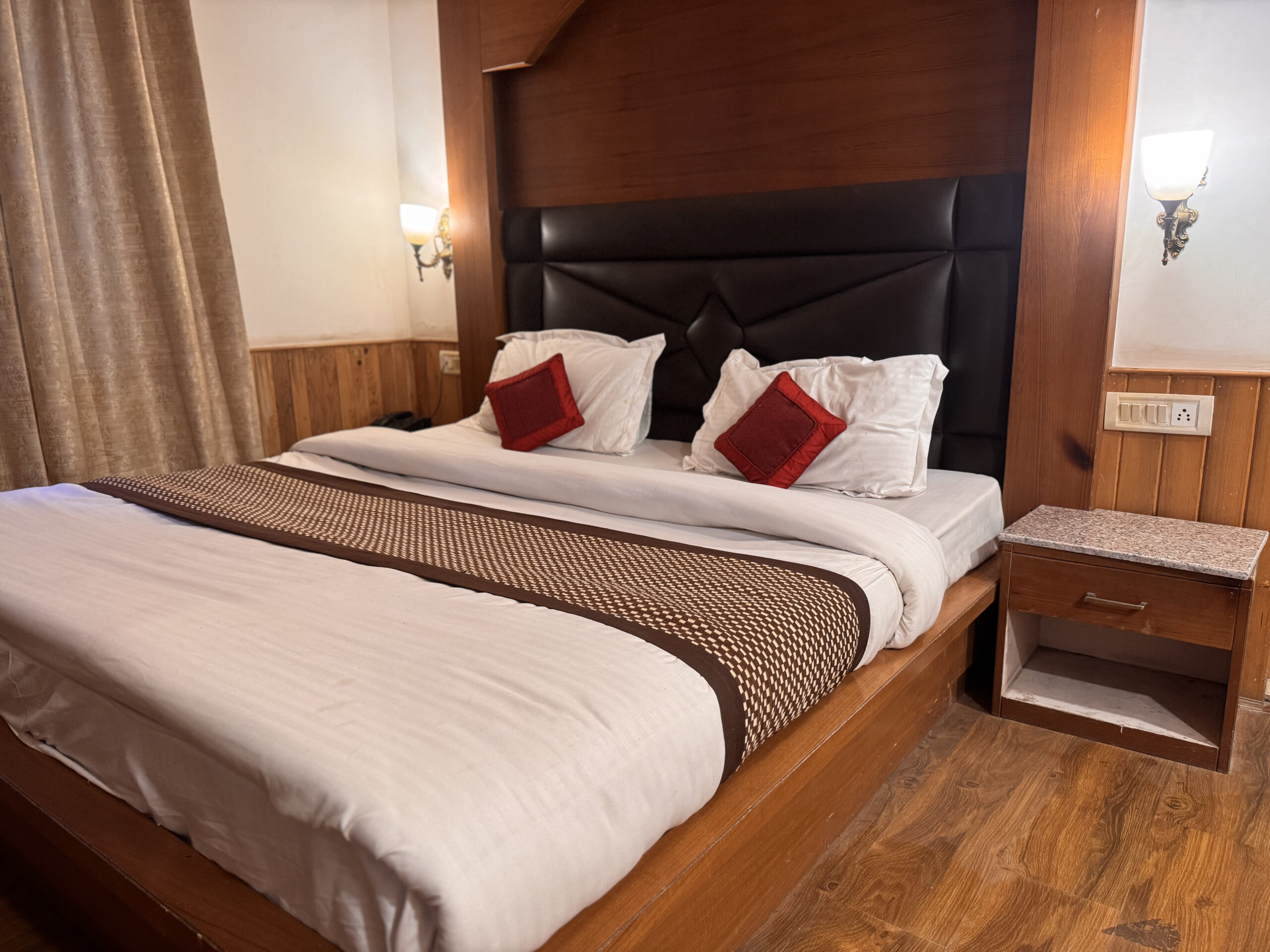 hotel-img